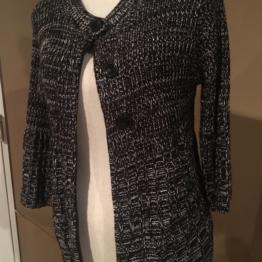 3 button Cardigan - Picture 2 of 7